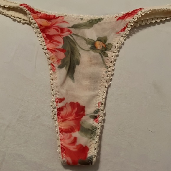 On Gossamer v string thong - Picture 3 of 14